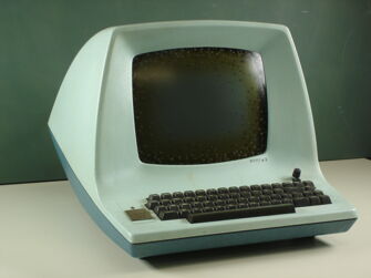 Vorschaubild Monitor mit Tastatur
